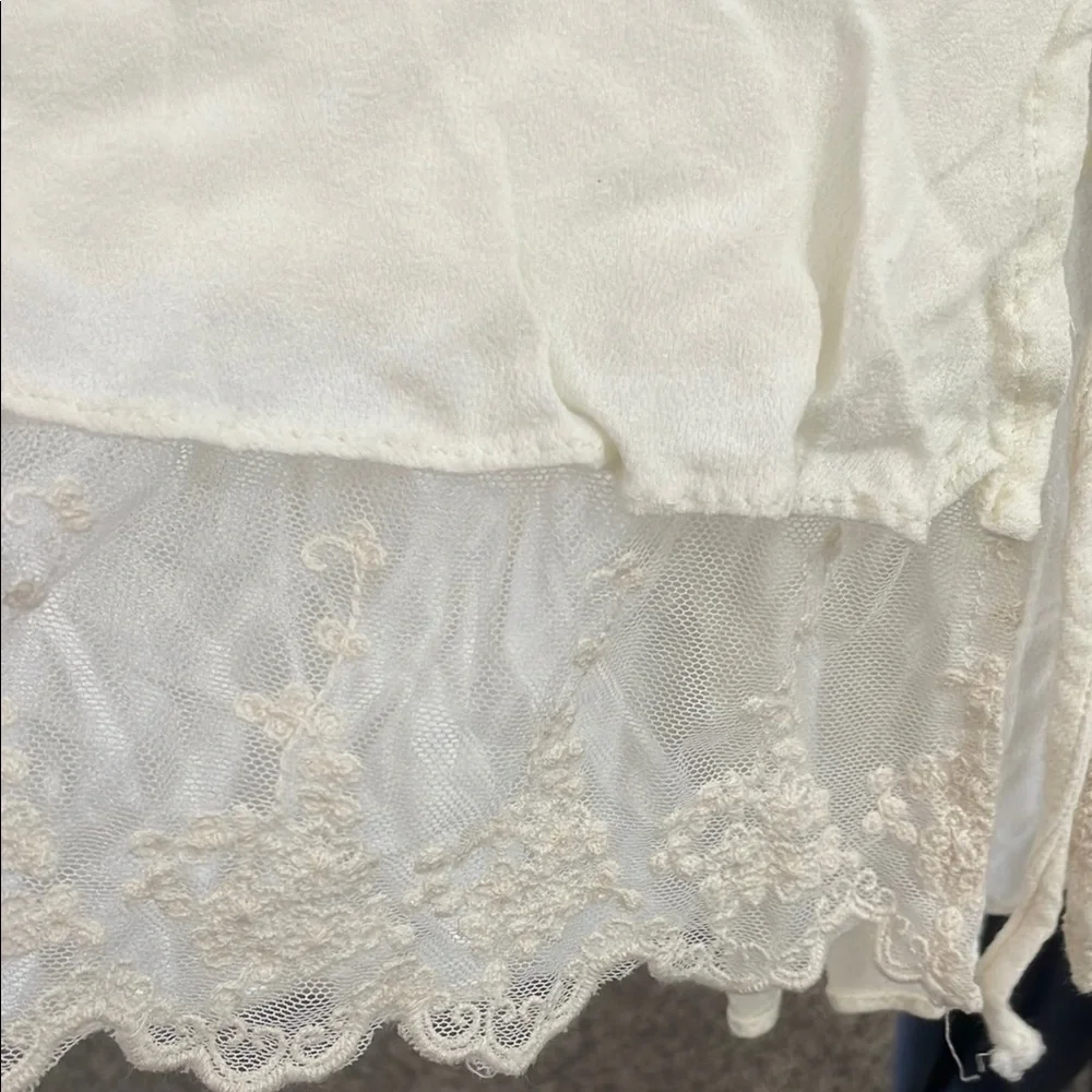 Bluheaven Elegant Boho Cream Lace Hem Ruffled Sleeve Blouse - Picture 7 of 9